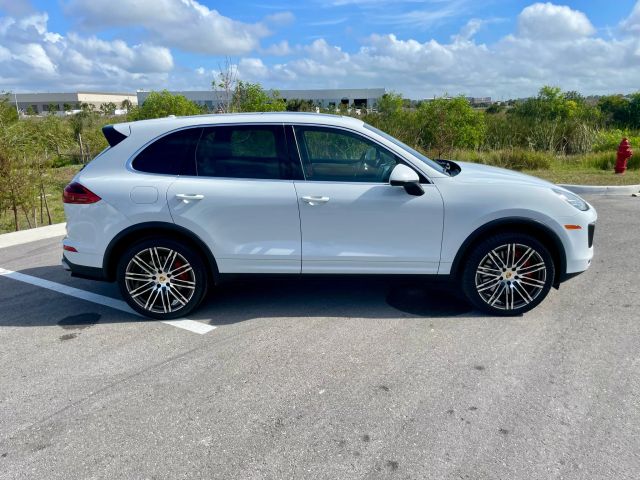 2017 Porsche Cayenne - Image 8