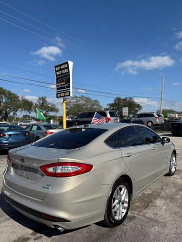 2016 Ford Fusion SE photo 7