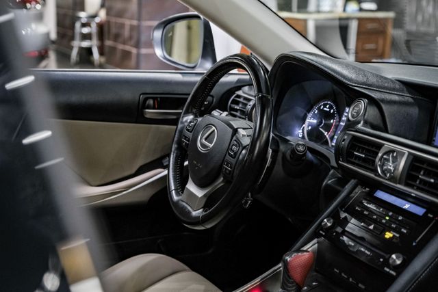 2018 Lexus Is Is 300 Sedan 4d - Image 17