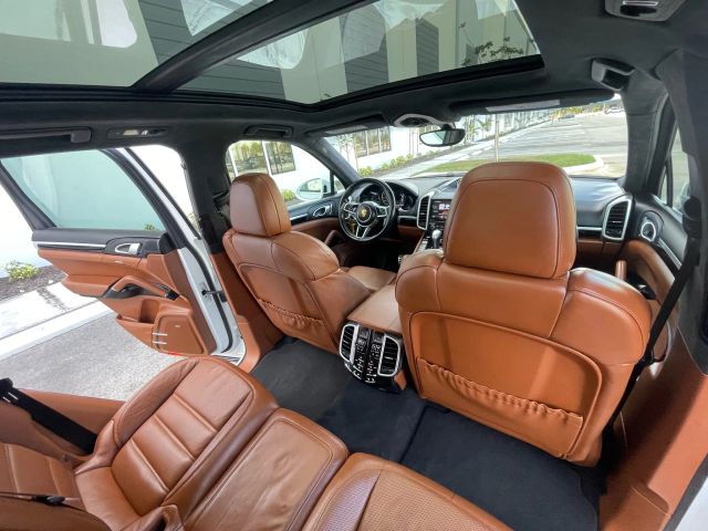 2017 Porsche Cayenne - Image 136