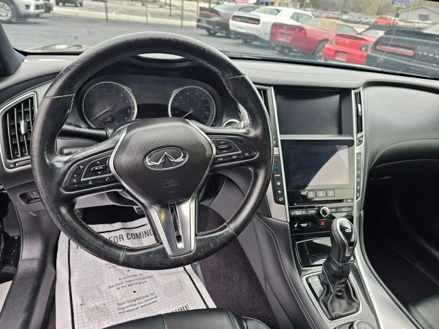 2017 Infiniti Q60 - Image 10