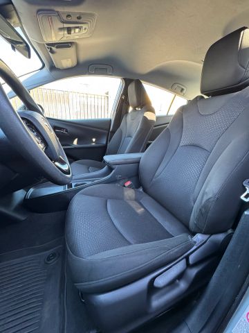2020 Toyota Prius - Image 12