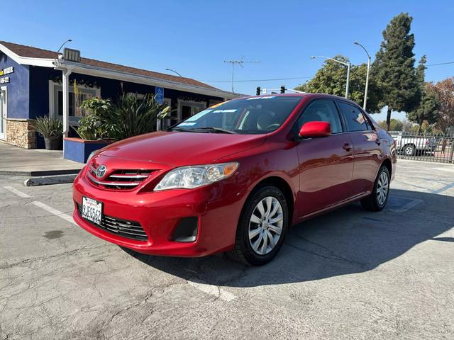 2013 Toyota Corolla LE photo 3