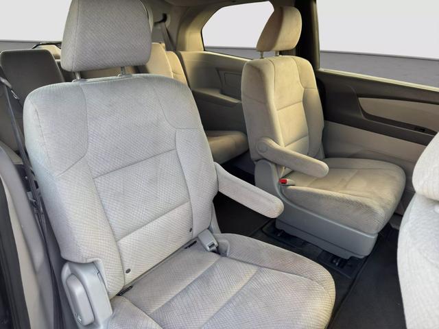 2016 Honda Odyssey LX photo 12