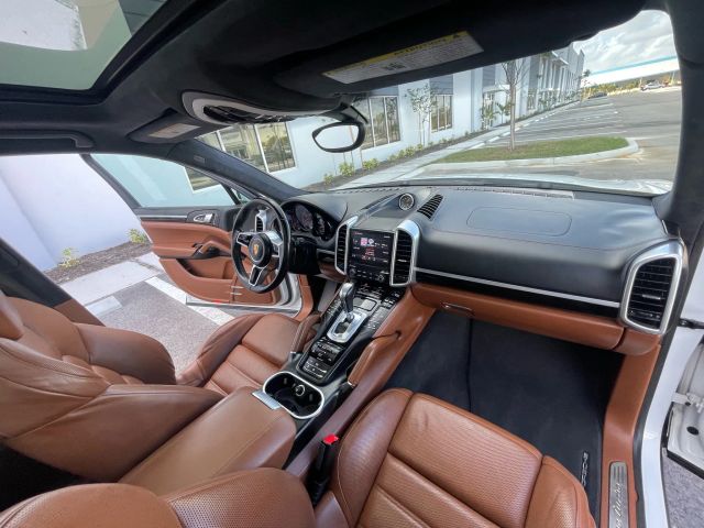 2017 Porsche Cayenne - Image 108