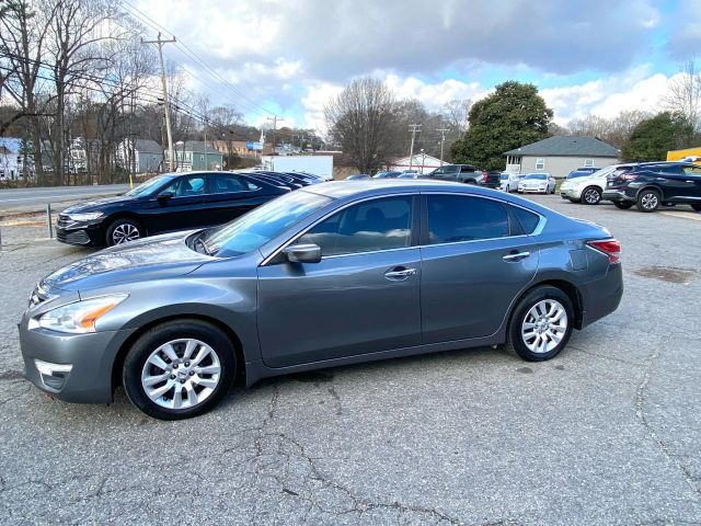 2015 Nissan Altima - Image 11