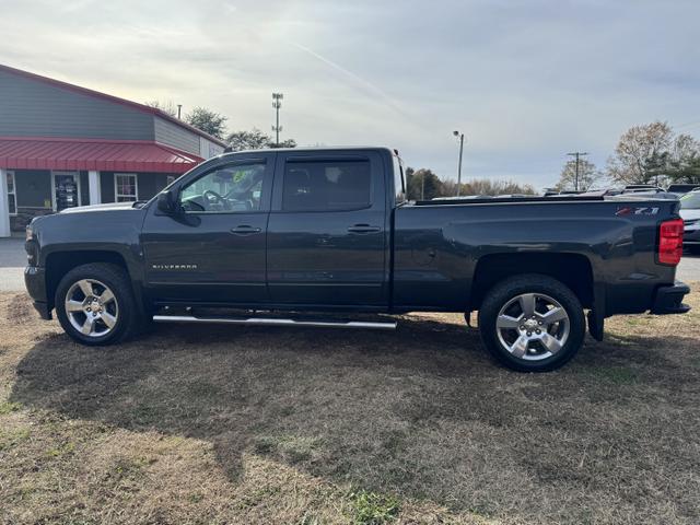 2018 Chevrolet Silverado 1500 LT photo 2