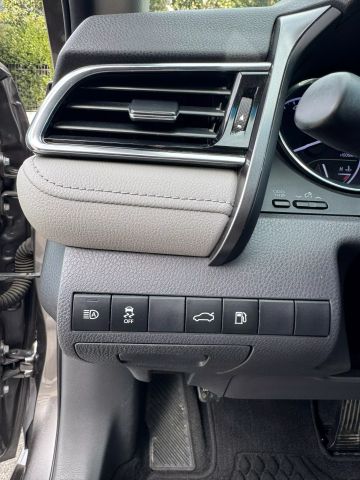 2018 Toyota Camry - Image 18