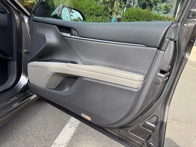 2018 Toyota Camry - Image 28