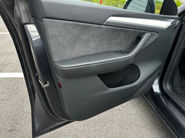 2024 Tesla Model Y - Image 35