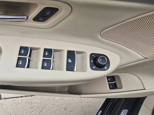2016 Volkswagen Eos - Image 25