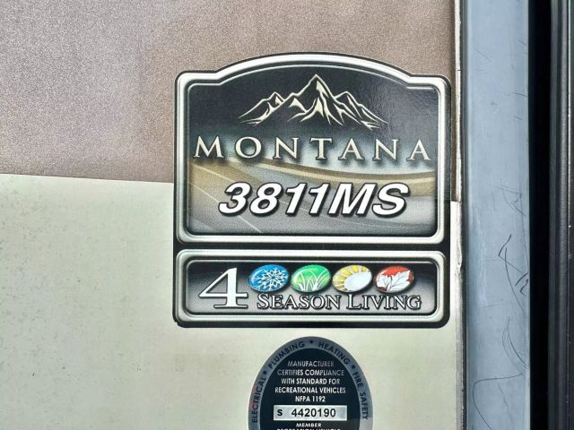 2017 Keystone Montana - Image 23