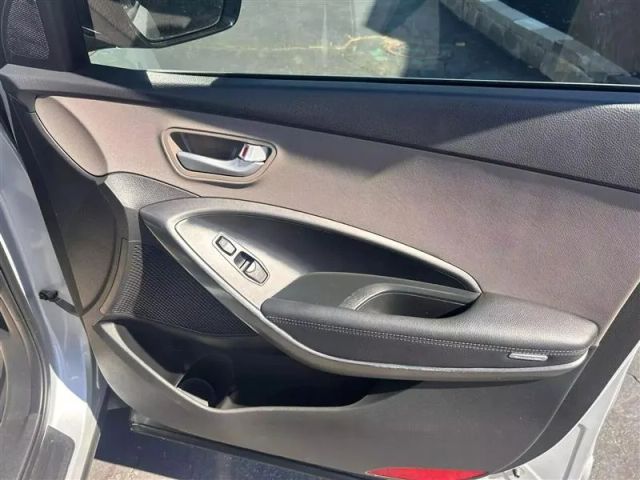 2017 Hyundai Santa Fe Sport - Image 11