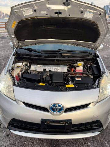 2014 Toyota Prius Two Hatchback 4d - Image 32