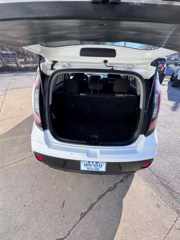 2018 Kia Soul Wagon 4d - Image 12