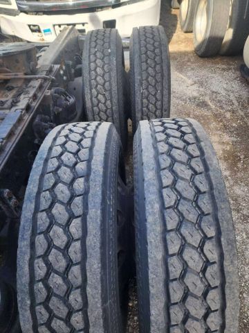 1994 Kenworth Construct T600 - Image 25