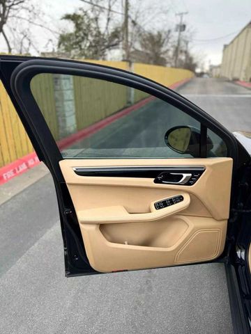 2015 Porsche Macan - Image 33
