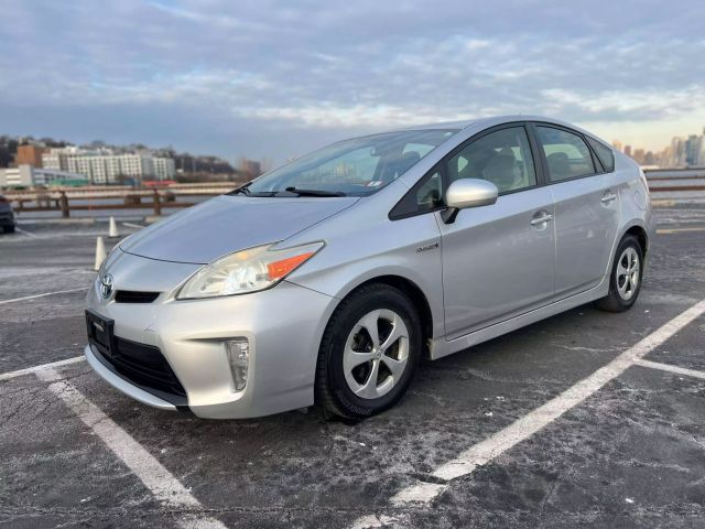 2014 Toyota Prius Two Hatchback 4d - Image 5