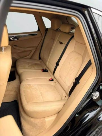 2015 Porsche Macan - Image 35