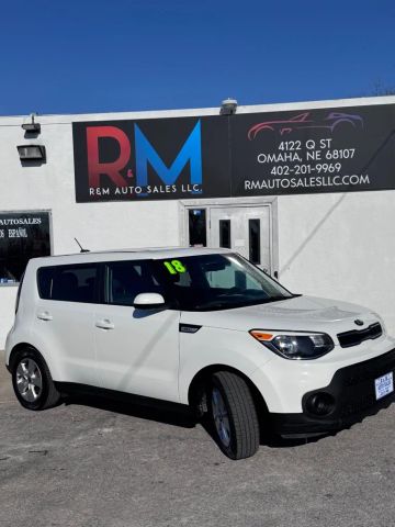 2018 Kia Soul Wagon 4d - Image 2