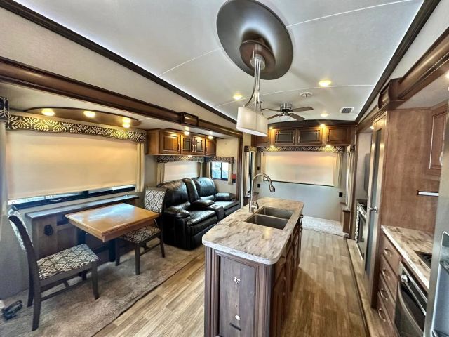 2017 Keystone Montana - Image 21