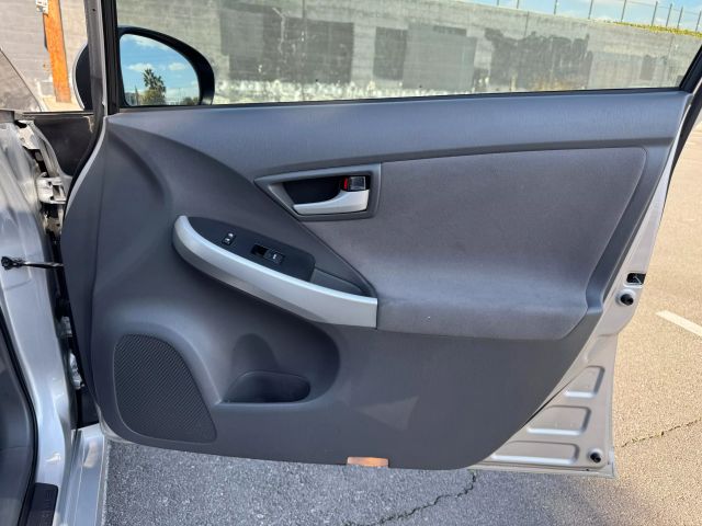 2011 Toyota Prius - Image 25