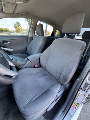 2011 Toyota Prius - Image 16