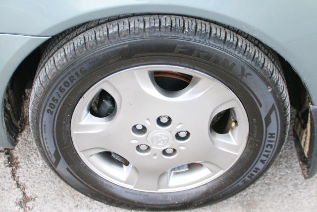 2004 Toyota Avalon - Image 29