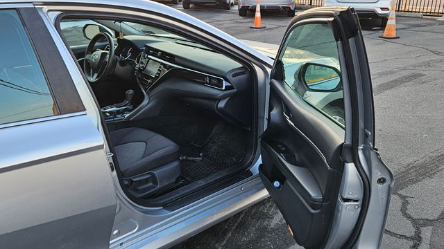2018 Toyota Camry Hybrid - Image 20