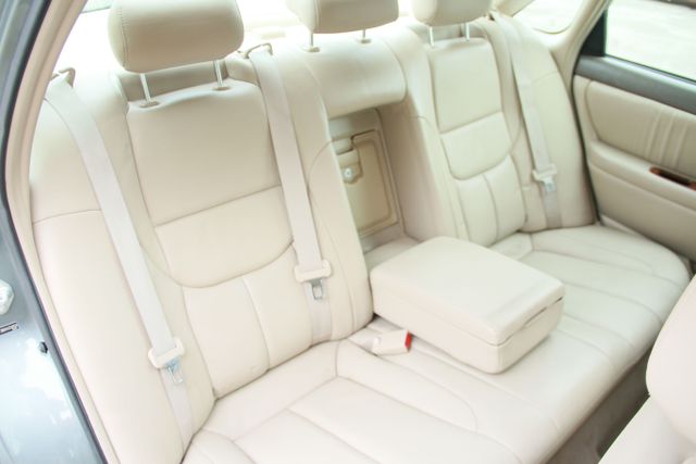 2004 Toyota Avalon - Image 21
