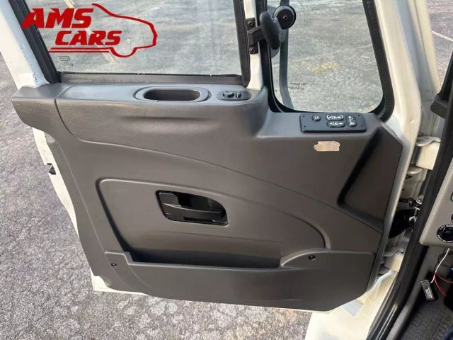 2016 International 4300 - Image 18