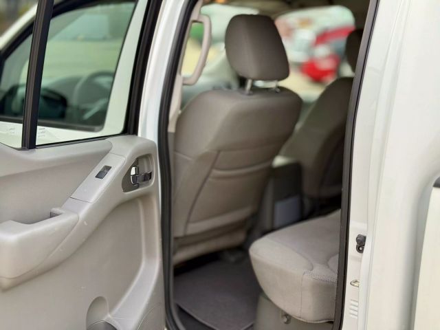2019 Nissan Frontier Crew Cab - Image 10