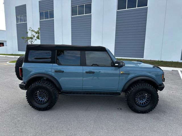 2022 Ford Bronco - Image 12