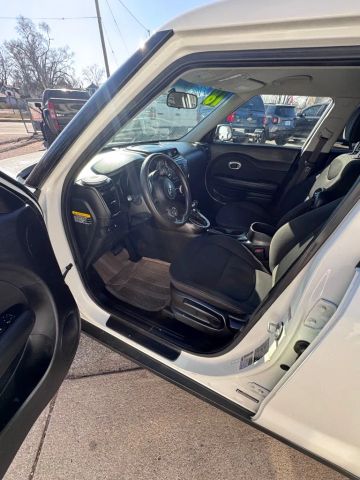 2018 Kia Soul Wagon 4d - Image 9