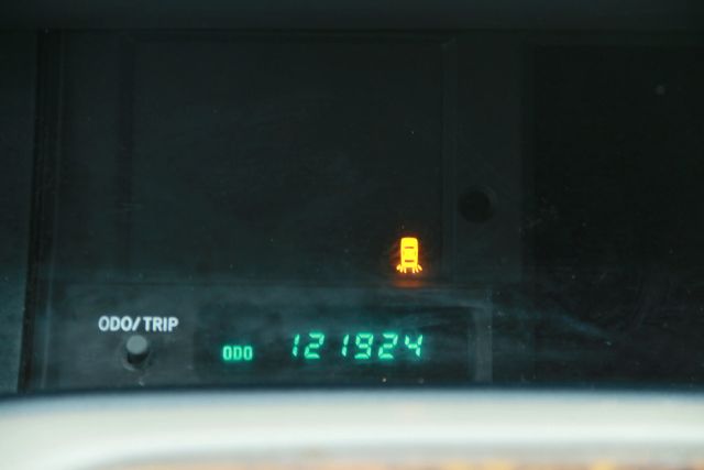 2004 Toyota Avalon - Image 24