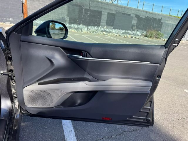 2021 Toyota Camry - Image 18