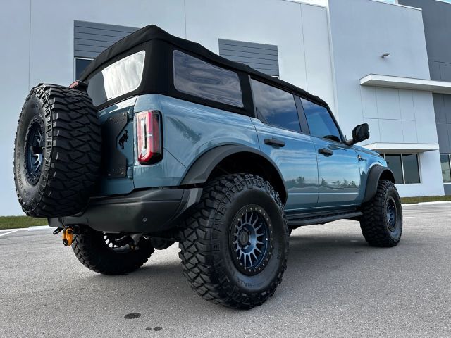 2022 Ford Bronco - Image 11