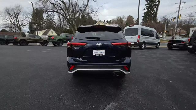 2021 Toyota Highlander Xse Sport Utility 4d - Image 3