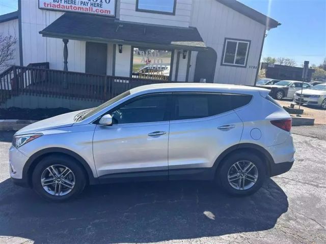 2017 Hyundai Santa Fe Sport - Image 2