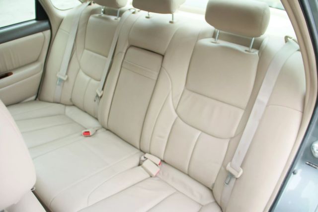 2004 Toyota Avalon - Image 19