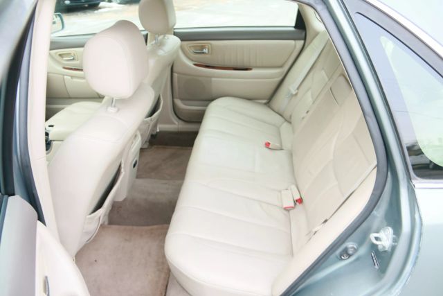 2004 Toyota Avalon - Image 18