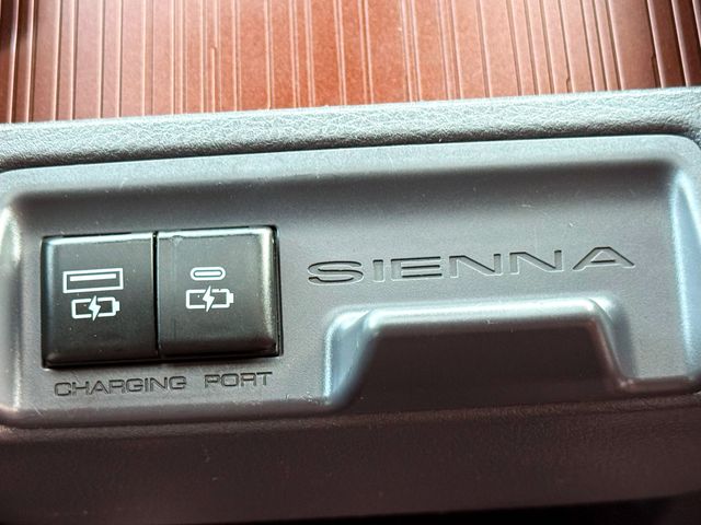2022 Toyota Sienna - Image 39