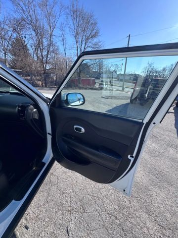 2018 Kia Soul Wagon 4d - Image 15