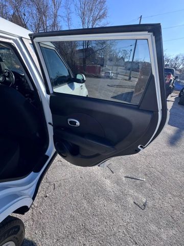 2018 Kia Soul Wagon 4d - Image 13