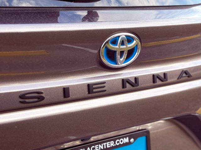 2022 Toyota Sienna - Image 12