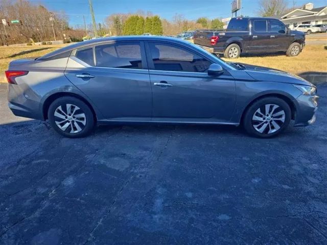 2020 Nissan Altima - Image 4
