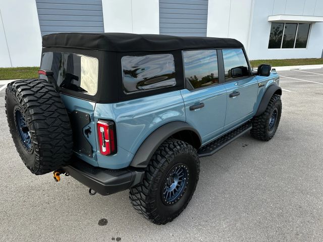 2022 Ford Bronco - Image 10