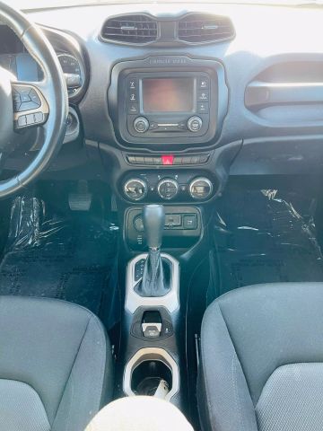 2017 Jeep Renegade - Image 28