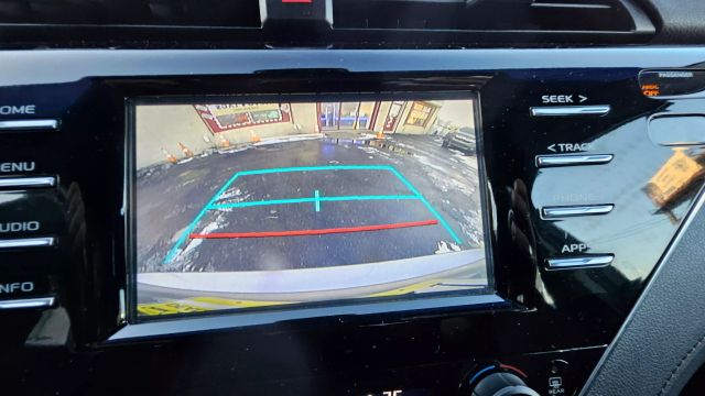 2018 Toyota Camry Hybrid - Image 30