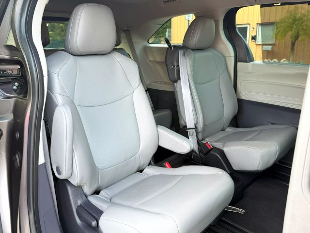 2022 Toyota Sienna - Image 31